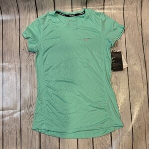 Nike women’s size small Dri-fit running seafoam color spf 40+ new tshirt